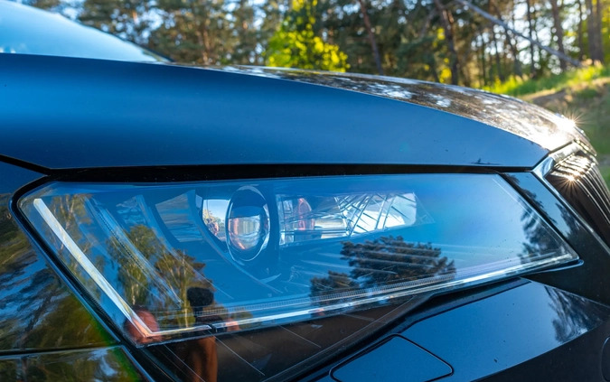 Skoda Superb cena 64700 przebieg: 175500, rok produkcji 2018 z Szczecin małe 352